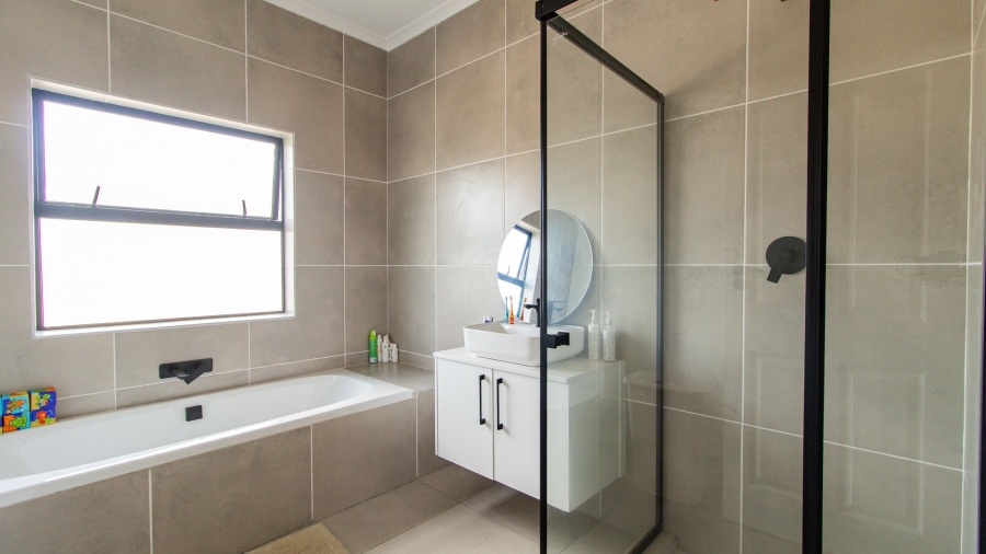 9 Bedroom Property for Sale in Long Acres Country Estate Western Cape